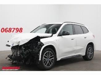 skadebil auto BMW iX1 eDrive20 67 kWh M Sport H/K ACC Navi Virtual Apple/Android Memory Camera PDC Clima 2024/9