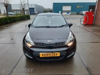 Voiture accidenté Kia Rio Rio III (UB), Hatchback, 2011 / 2017 1.2 CVVT 16V 2014/3