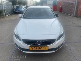krockskadad bil auto Volvo V-60 V60 I (FW/GW), Combi, 2010 / 2018 2.0 D2 16V 2016/6
