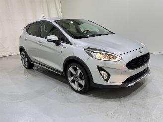 damaged passenger cars Ford Fiesta Crossover 1.0 Active Airco 2019/4