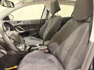 Peugeot 308 HB 1.2 Blue Lease Exe. Pano picture 38