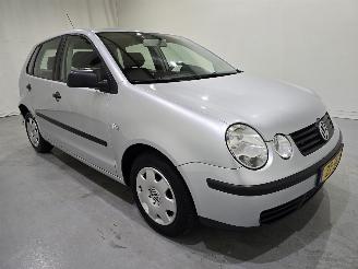 Vaurioauto  passenger cars Volkswagen Polo 1.4-16V AUT 5.Drs 2002/8
