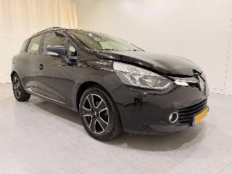 damaged passenger cars Renault Clio Estate 0.9 TCe Expression Navi/Airco 2013/5