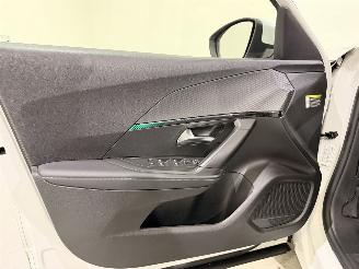 Peugeot 2008 1.2 Blue Lease Allure picture 35