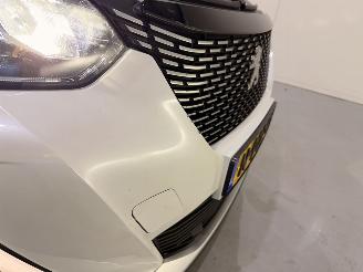 Peugeot 2008 1.2 Blue Lease Allure picture 12