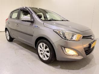 skadebil auto Hyundai I-20 HB 1.2 i-Deal Navi/Airco 2014/2