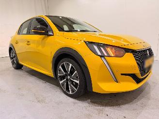 damaged passenger cars Peugeot 208 1.2 GT 130 Automaat 2021/1