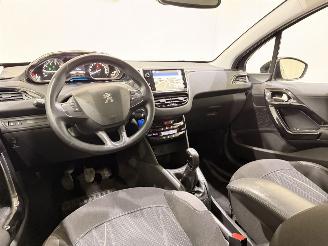 Peugeot 208 HB 1.2 VTi Envy Clima picture 8