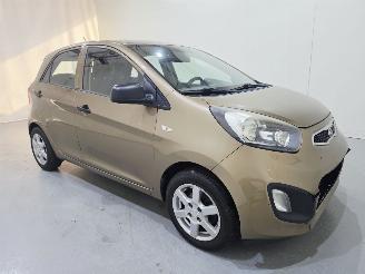 krockskadad bil auto Kia Picanto 1.0 CVVT Airco 5.DRs Bjr.2011 2011/6