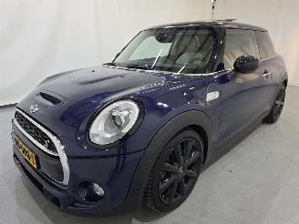 skadebil auto Mini Cooper S 2.0 Chill Serious Business PANO  LEDER 141Kw Bjr.2016 2016/1
