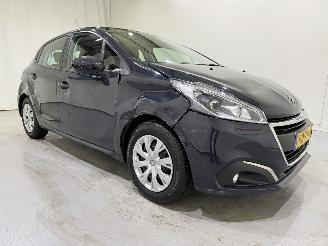 Damaged car Peugeot 208 HB 1.2 PureTech Blue Lion 2017/10