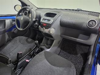 Peugeot 107 1.0-12V XR 3.Drs Bjr.2009 picture 10