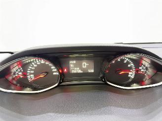 Peugeot 308 HB 1.2 PureTech Blue Lease Executive picture 25