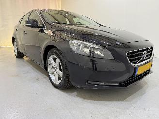 Schadeauto Volvo V-40 1.6 T2 Momentum Navi 2014/7