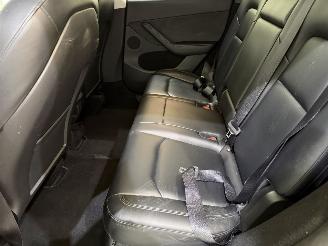 Tesla Model Y Standard Range picture 17