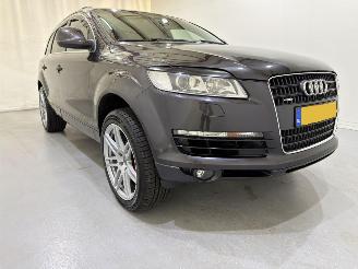 damaged passenger cars Audi Q7 4.2 FSI QUATTRO 5+2 Design 2006/11