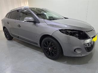 Voiture accidenté Renault Mégane Grandtour 1.4 TCe Expression 96Kw 2010/2
