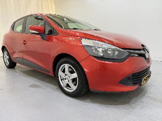 skadebil auto Renault Clio HB 1.216V 75 Collection Airco 2013/4