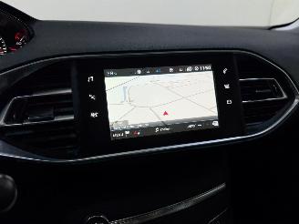 Peugeot 308 HB 1.2 PureTech Allure Pano picture 47