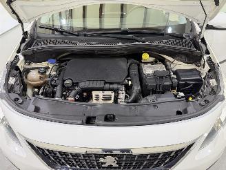 Peugeot 2008 1.2 PureTech 110 Allure picture 19