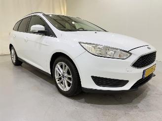 Voiture accidenté Ford Focus Wagon 1.0 Trend Edition Airco 2015/7