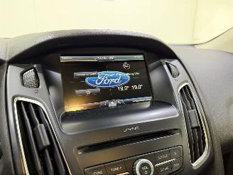 Ford Focus HB 1.5 EcoBoost Titanium picture 32