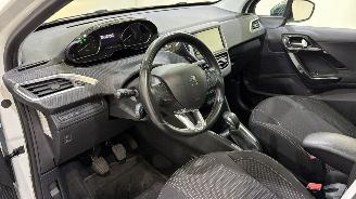 Peugeot 208 HB 1.6 Blue HDI 100 Premium picture 17