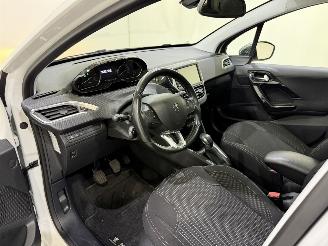 Peugeot 208 HB 1.6 Blue HDI 100 Premium picture 12