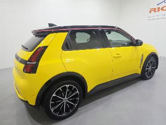 Renault 5 Electric 150 Comfort Range Iconiq Cinq picture 13