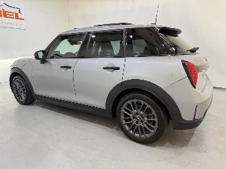Mini Cooper 5-Drs 1.5 C Classic Aut7 picture 4