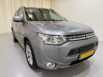 damaged passenger cars Mitsubishi Outlander 2.0 PHEV Instyle 4WD Leer 2014/6
