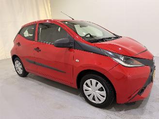 krockskadad bil auto Toyota Aygo 1.0 VVT-i X-Fun 5 Drs Airco NAP 2017/7
