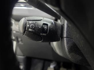 Peugeot 2008 1.2 PureTech Blue Lion AC Navi Panoramadak picture 24