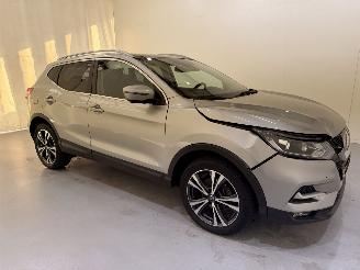 Vaurioauto  passenger cars Nissan Qashqai 1.2 DIG-T 115pk N-Connecta Panoramadak 2018/11