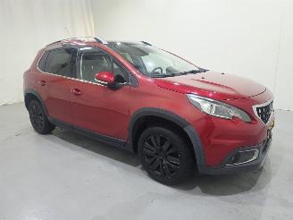 Damaged car Peugeot 2008 1.2 PureTech Allure Panorama Bjr.2016 2016/8