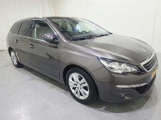 Coche accidentado Peugeot 308 SW 1.2 E-THP Blue Lease Executive 81Kw Glazen-dak 2014/10