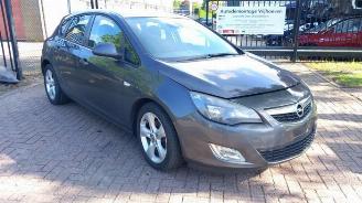 Vrakbiler auto Opel Astra Astra J (PC6/PD6/PE6/PF6), Hatchback 5-drs, 2009 / 2015 1.7 CDTi 16V 110 2011/10