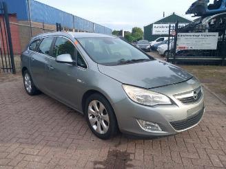 Vrakbiler auto Opel Astra Astra J Sports Tourer (PD8/PE8/PF8), Combi, 2010 / 2015 1.7 CDTi 16V 2012/4