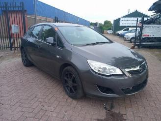 Vrakbiler auto Opel Astra Astra J (PC6/PD6/PE6/PF6), Hatchback 5-drs, 2009 / 2015 1.6 16V Ecotec 2011/2