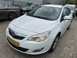 krockskadad bil auto Opel Astra Stationcar 1.4 Edition 2012/6