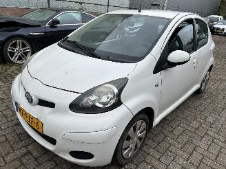 skadebil auto Toyota Aygo 1.0-12V   Comfort Navigatie 2011/2