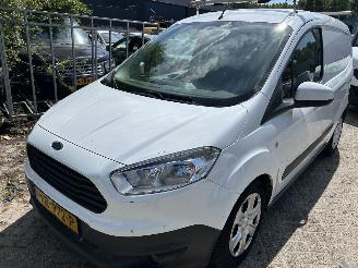 skadebil bedrijf Ford Transit Courier Van 1.5 TDCI  Trend 2015/9