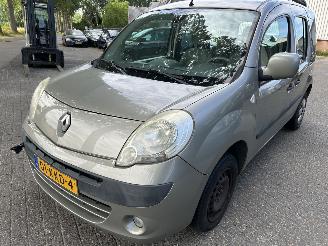Gebrauchtwagen PKW Renault Kangoo 1.6 -16 V  Expression Automaat  ( 5 persoons ) 2010/1