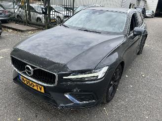Damaged car Volvo V-60 2.0 D 3  Momentum 2020/5