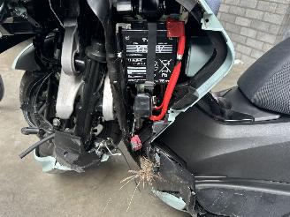 Yamaha  Tricity 300 ABS   ( 118 Km  !!! ) picture 4