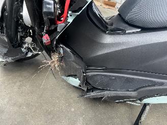 Yamaha  Tricity 300 ABS   ( 118 Km  !!! ) picture 5