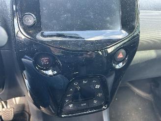 Peugeot 108 1.0 picture 7