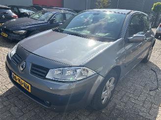 krockskadad bil auto Renault Mégane 1.6-16V   3 drs 2003/10