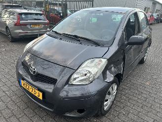  Toyota Yaris 1.3 VVT-i  Comfort  5 Drs 2010/3