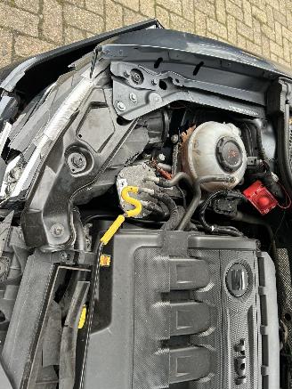 Seat Leon 2.0 TDI  Automaat FR uitvoerring  5 Drs Panoramadak picture 14